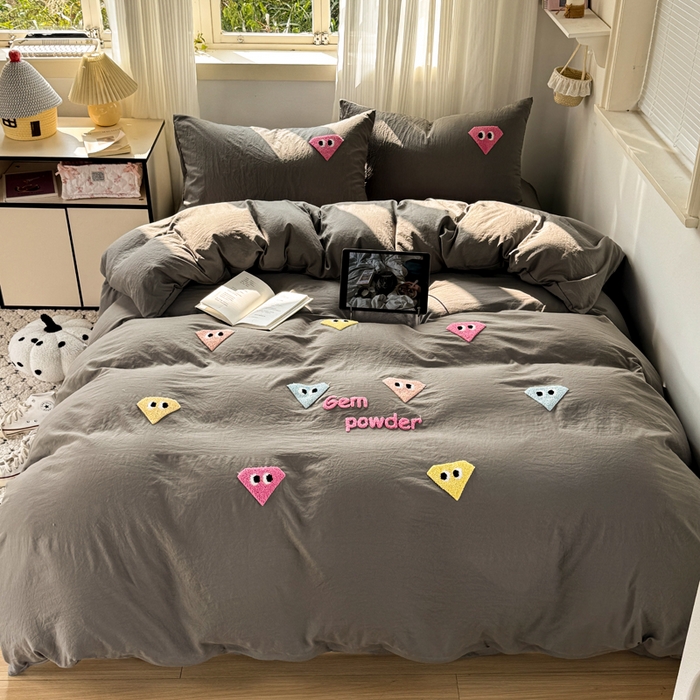 91家纺网 家纺一手货源 找家纺 优兰朵 2025新款水洗棉印花毛巾绣四件套 星星眼