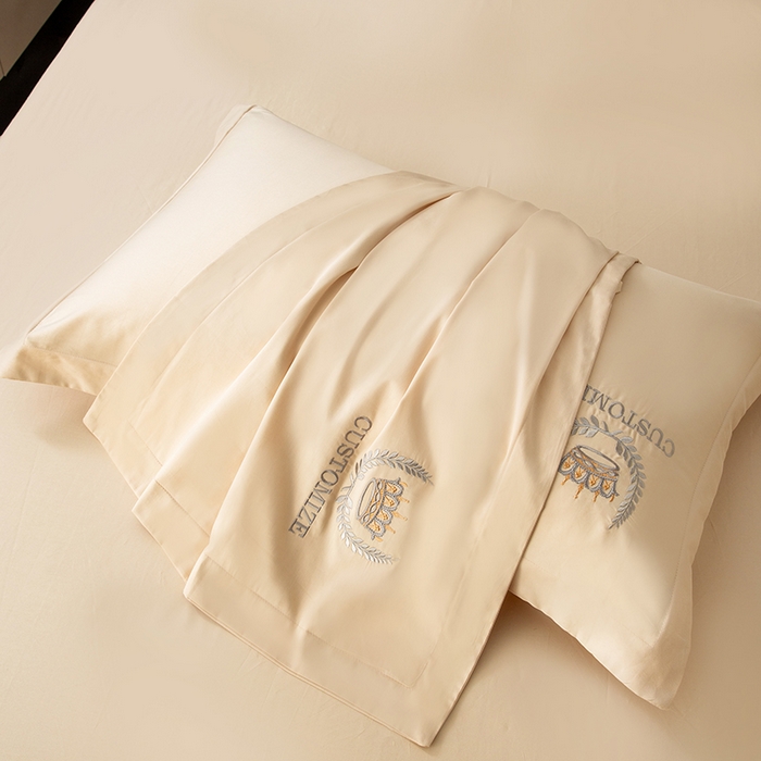 91家纺网 家纺一手货源 找家纺 卡诗兰 2025新款A类50S双股新疆长绒棉贡缎面料刺绣四件套-高端礼盒装 香槟色-皇冠