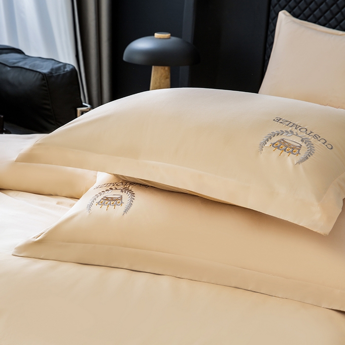 91家纺网 家纺一手货源 找家纺 卡诗兰 2025新款A类50S双股新疆长绒棉贡缎面料刺绣四件套-高端礼盒装 香槟色-皇冠