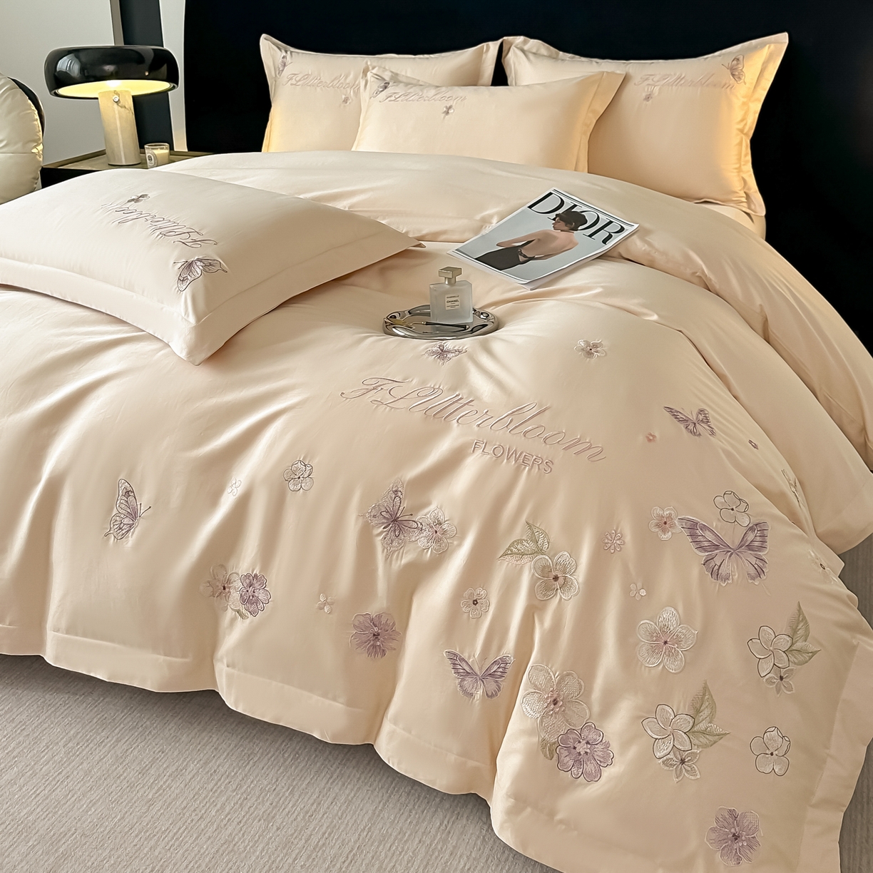 91家纺网 家纺一手货源 找家纺 卡诗兰 2025新款A类50S双股全棉贡缎长绒棉刺绣四件套-飞舞蝴蝶系列(高档礼盒装) 飞舞蝴蝶 香槟金