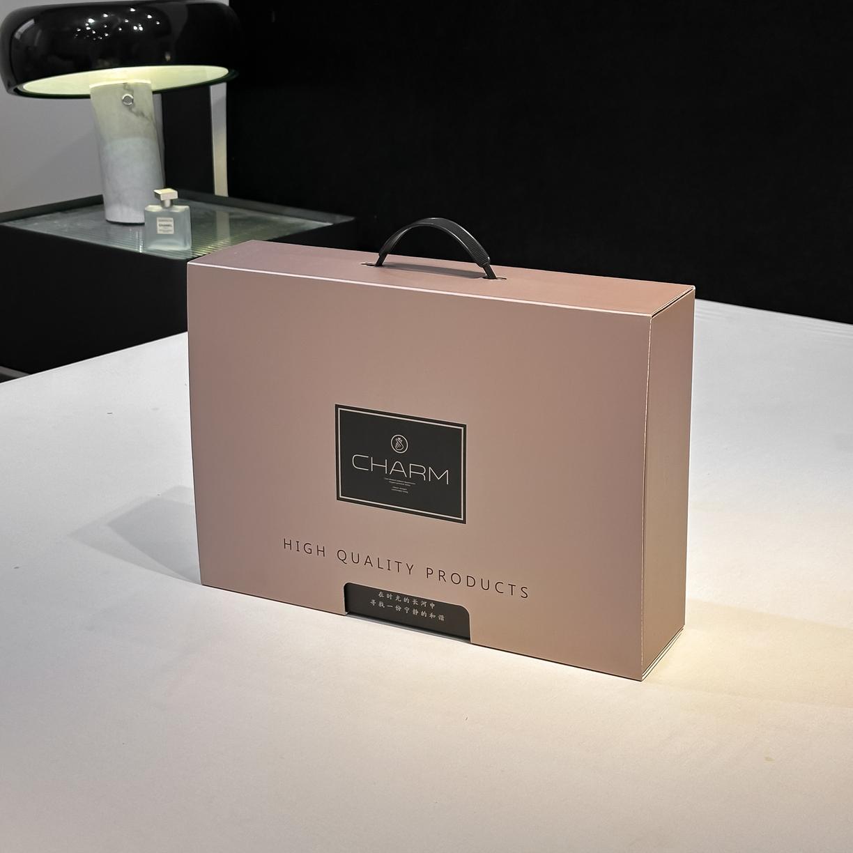 91家纺网 家纺一手货源 找家纺 卡诗兰 2025新款A类50S双股全棉贡缎长绒棉刺绣四件套-飞舞蝴蝶系列(高档礼盒装) 飞舞蝴蝶 钻石粉