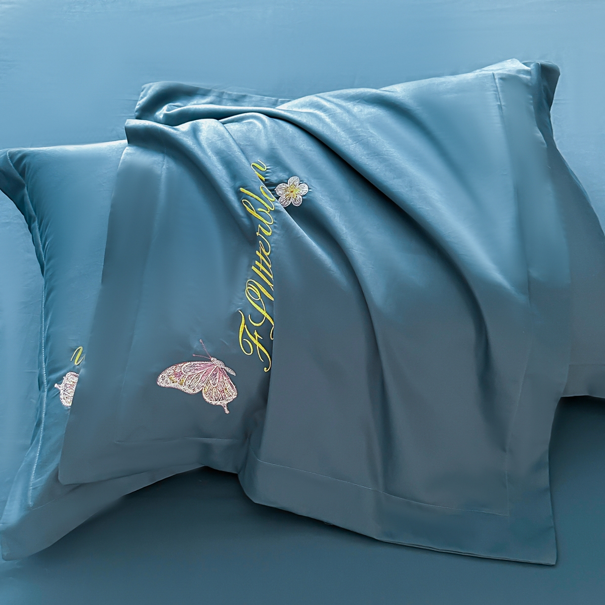 91家纺网 家纺一手货源 找家纺 （总）卡诗兰 2025新款A类50S双股全棉贡缎长绒棉刺绣四件套-飞舞蝴蝶系列(高档礼盒装)