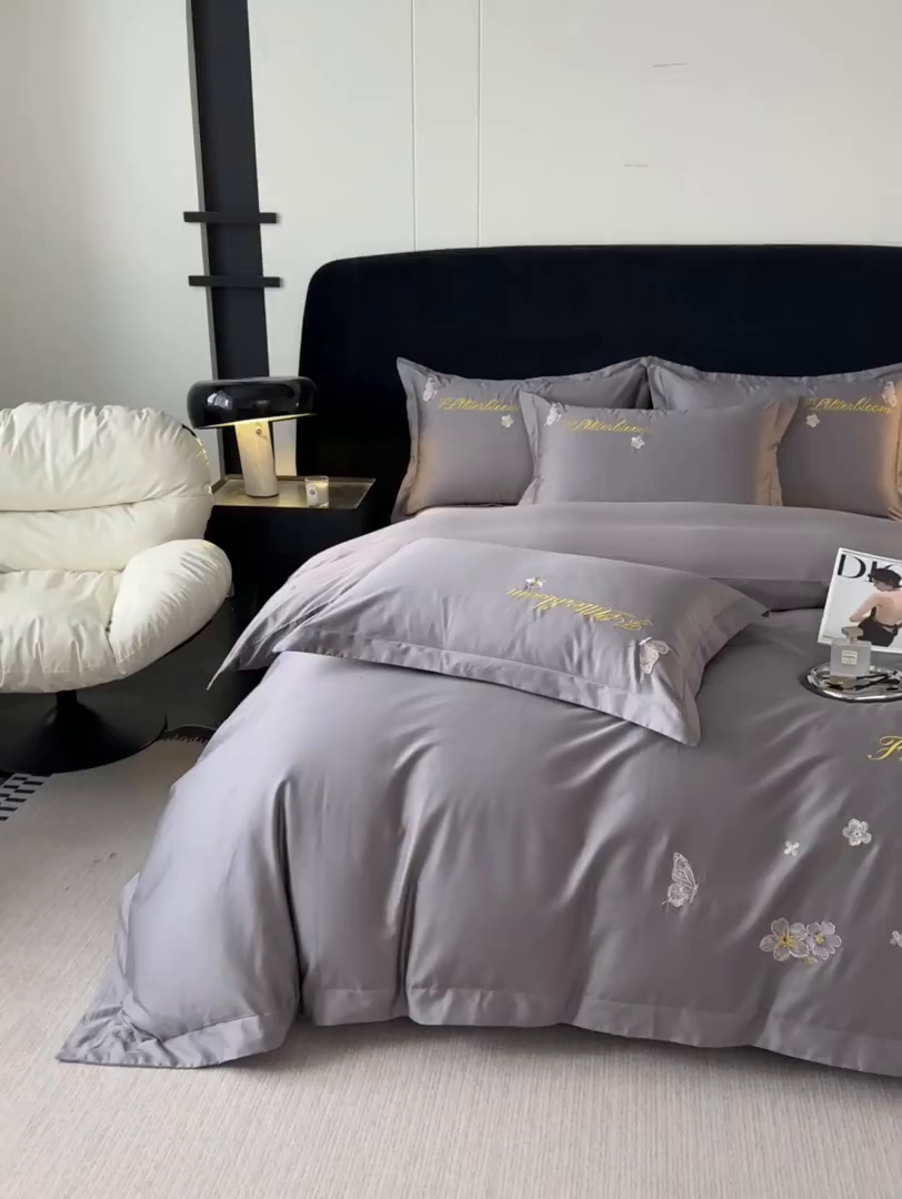 91家纺网 家纺一手货源 找家纺 卡诗兰 2025新款A类50S双股全棉贡缎长绒棉刺绣四件套-飞舞蝴蝶系列(高档礼盒装) 飞舞蝴蝶 高级灰