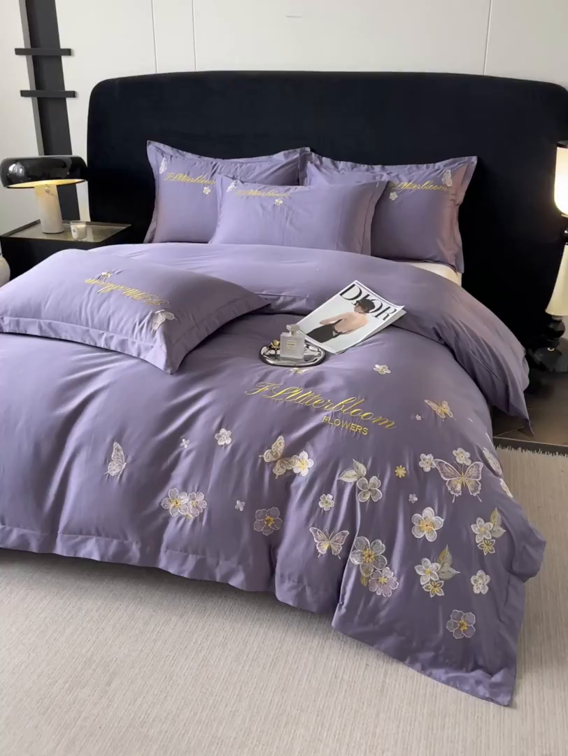 91家纺网 家纺一手货源 找家纺 卡诗兰 2025新款A类50S双股全棉贡缎长绒棉刺绣四件套-飞舞蝴蝶系列(高档礼盒装) 飞舞蝴蝶 香芋紫