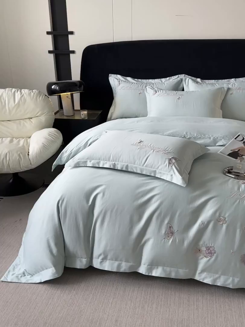 91家纺网 家纺一手货源 找家纺 卡诗兰 2025新款A类50S双股全棉贡缎长绒棉刺绣四件套-飞舞蝴蝶系列(高档礼盒装) 飞舞蝴蝶 钻石水绿