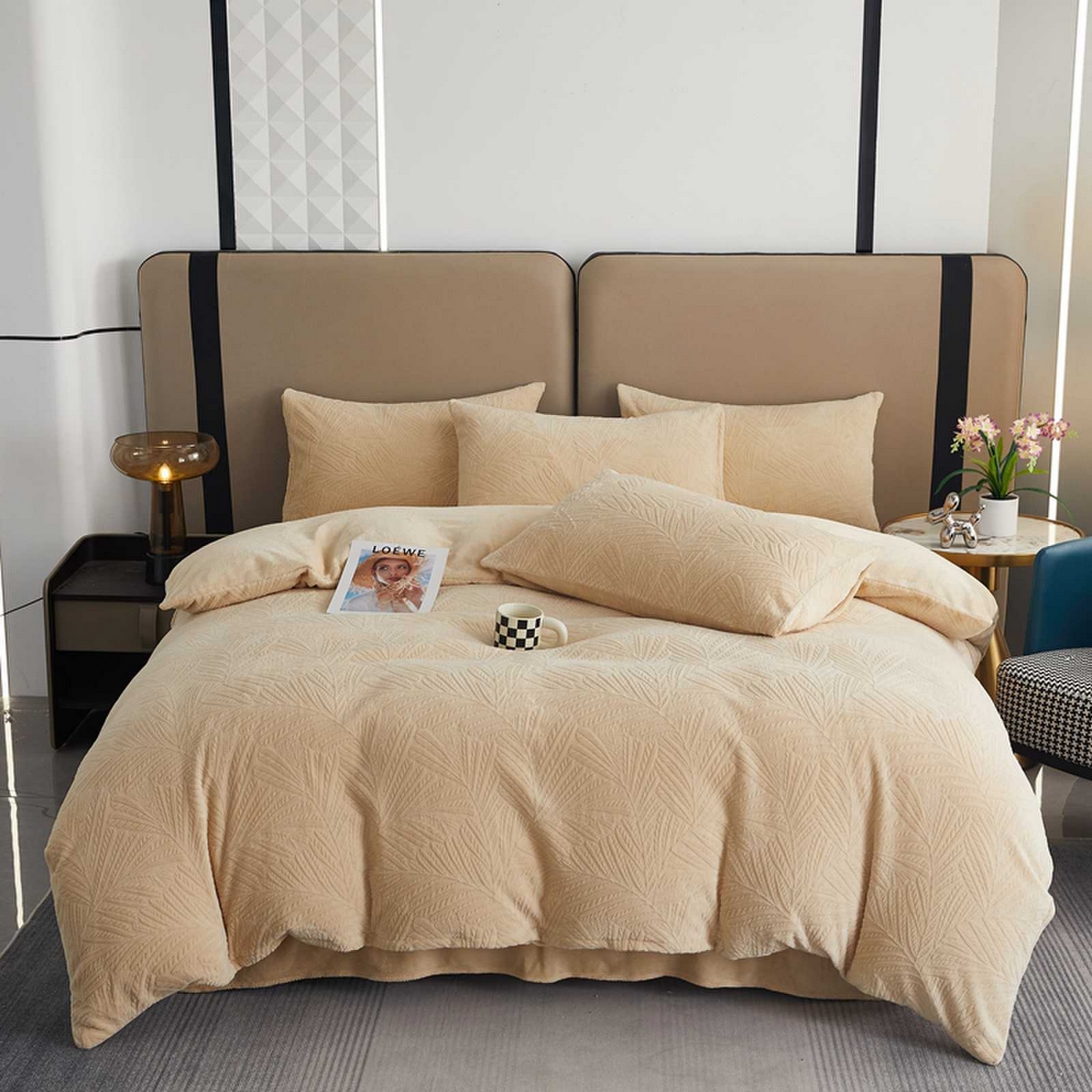 91家纺网 家纺一手货源 找家纺 （总）卡诗兰 2025款高克重纯色牛奶绒雕花四件套