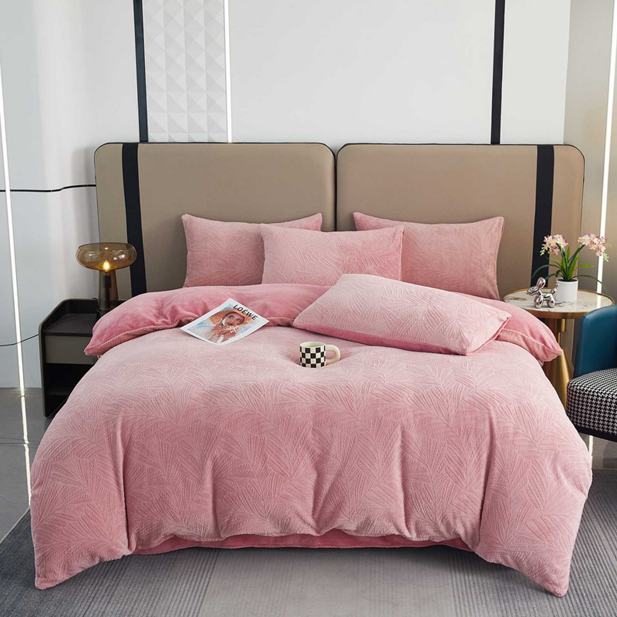 91家纺网 家纺一手货源 找家纺 （总）卡诗兰 2025款高克重纯色牛奶绒雕花四件套