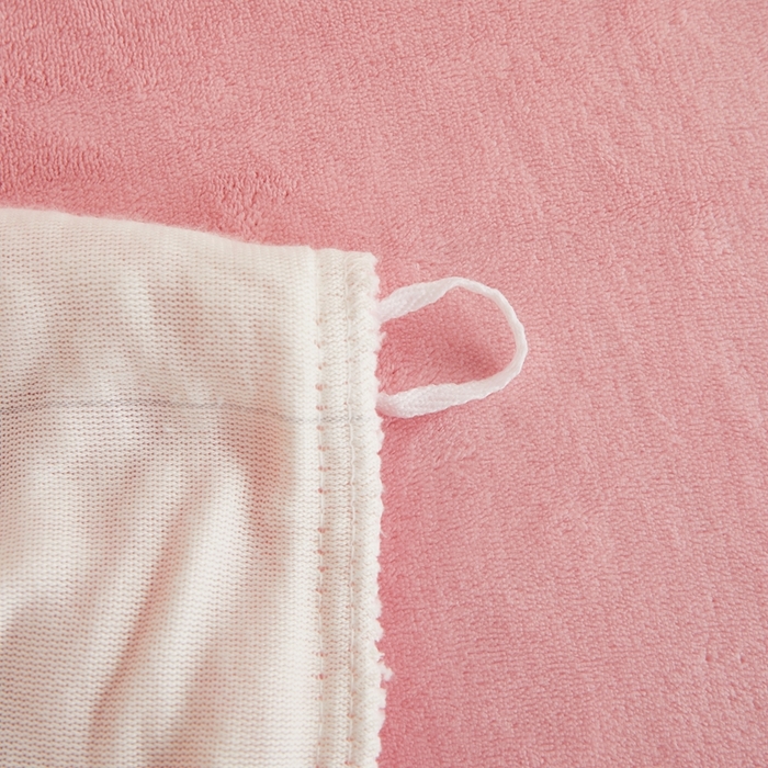 91家纺网 家纺一手货源 找家纺 卡诗兰 2025款高克重纯色牛奶绒雕花四件套 白拼粉