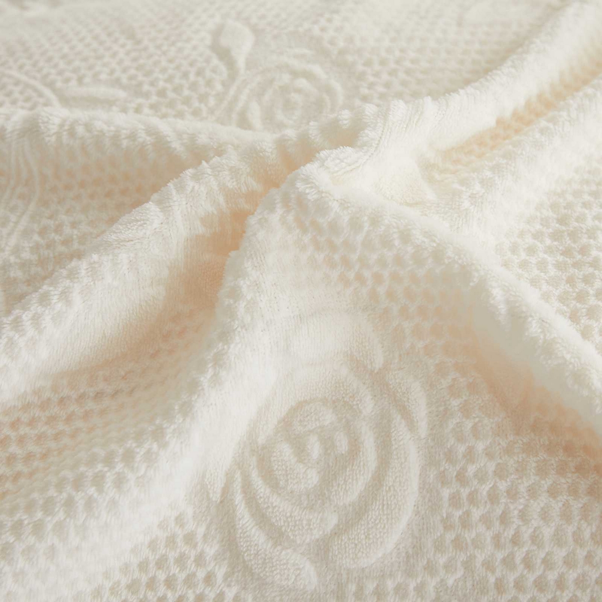 91家纺网 家纺一手货源 找家纺 卡诗兰 2025款高克重纯色牛奶绒雕花四件套 白拼粉