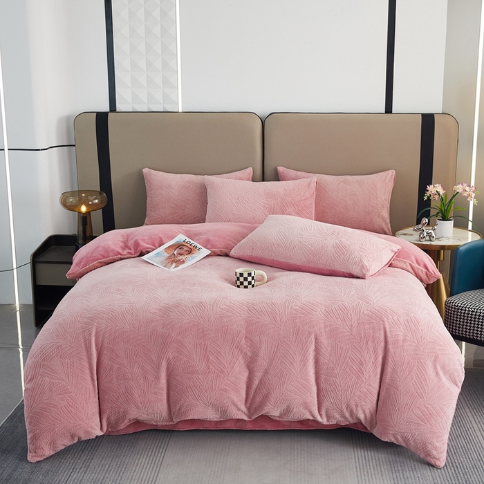 卡诗兰 2025款高克重纯色牛奶绒雕花四件套 粉色