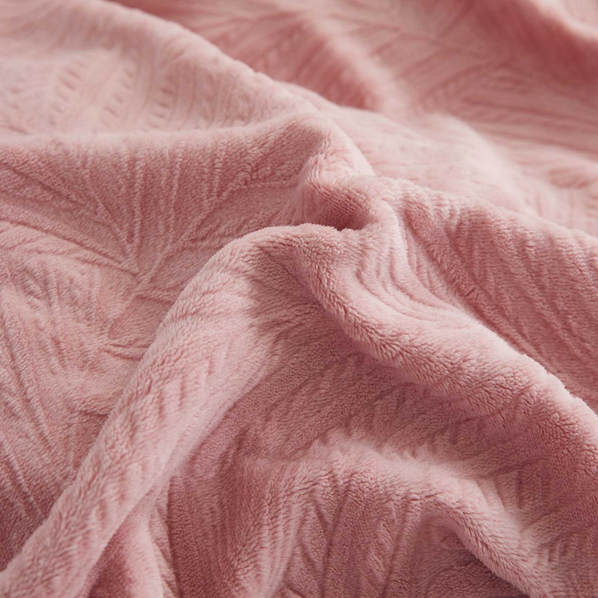 91家纺网 家纺一手货源 找家纺 卡诗兰 2025款高克重纯色牛奶绒雕花四件套 粉色