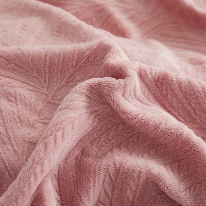 91家纺网 家纺一手货源 找家纺 卡诗兰 2025款高克重纯色牛奶绒雕花四件套 粉色