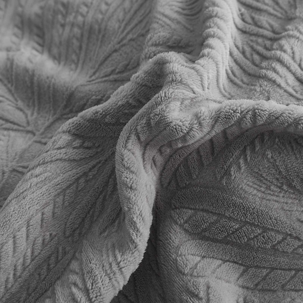 91家纺网 家纺一手货源 找家纺 卡诗兰 2025款高克重纯色牛奶绒雕花四件套 灰色