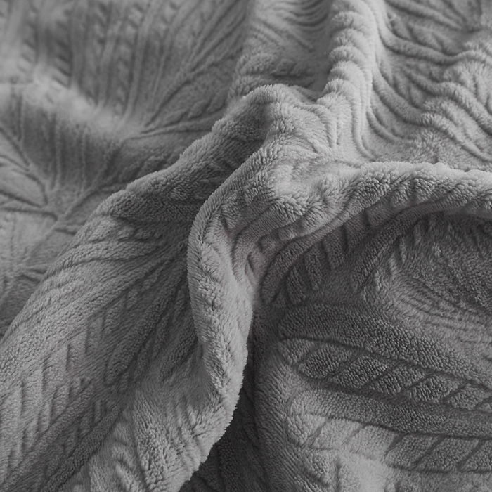 91家纺网 家纺一手货源 找家纺 卡诗兰 2025款高克重纯色牛奶绒雕花四件套 灰色