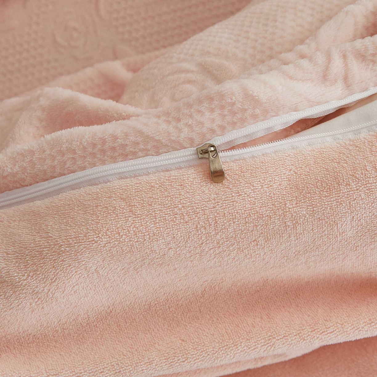 91家纺网 家纺一手货源 找家纺 卡诗兰 2025款高克重纯色牛奶绒雕花四件套 玉色