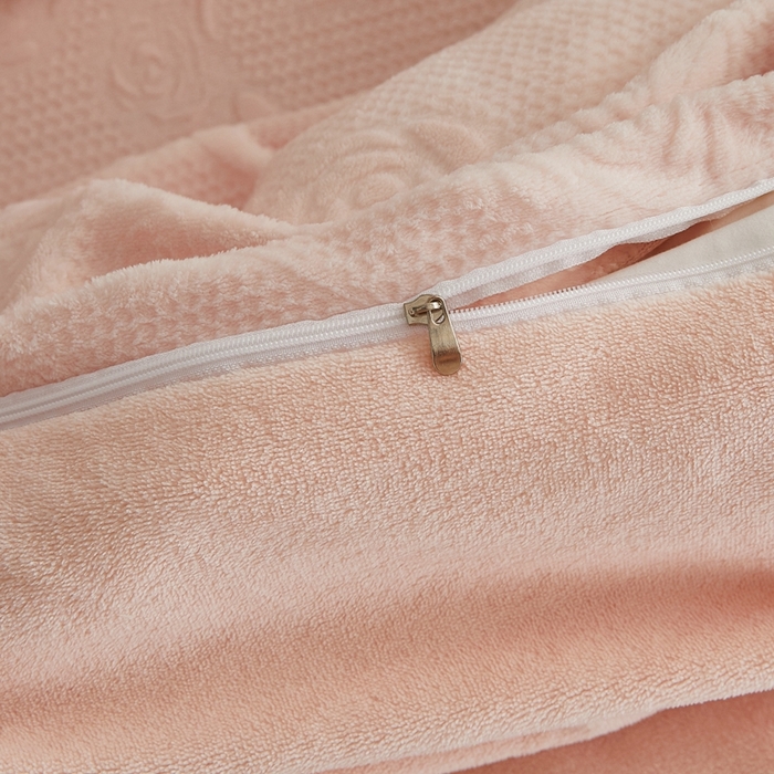 91家纺网 家纺一手货源 找家纺 卡诗兰 2025款高克重纯色牛奶绒雕花四件套 玉色