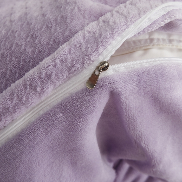 91家纺网 家纺一手货源 找家纺 卡诗兰 2025款高克重纯色牛奶绒雕花四件套 紫色