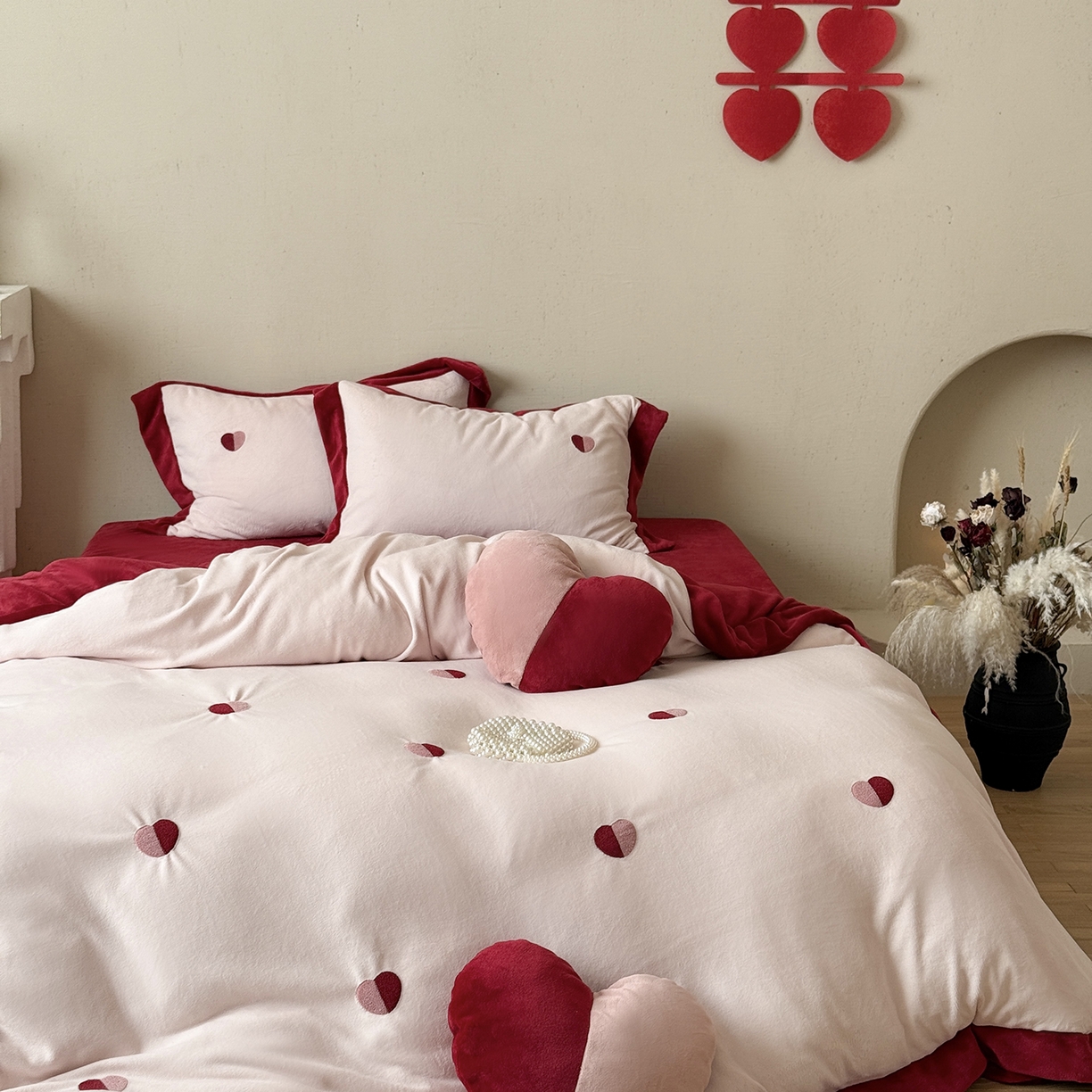 91家纺网 家纺一手货源 找家纺 江涞 2025新款高克重牛奶绒高端毛巾绣四件套-心悦 心悦-粉  牛奶绒