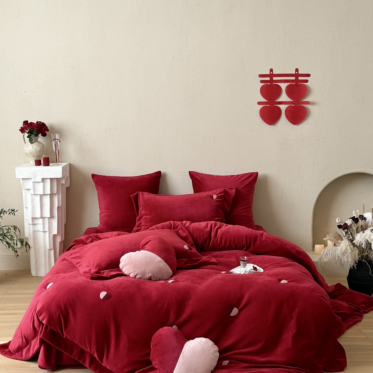 91家纺网 家纺一手货源 找家纺 江涞 2025新款高克重牛奶绒高端毛巾绣四件套-心悦 心悦-红  牛奶绒