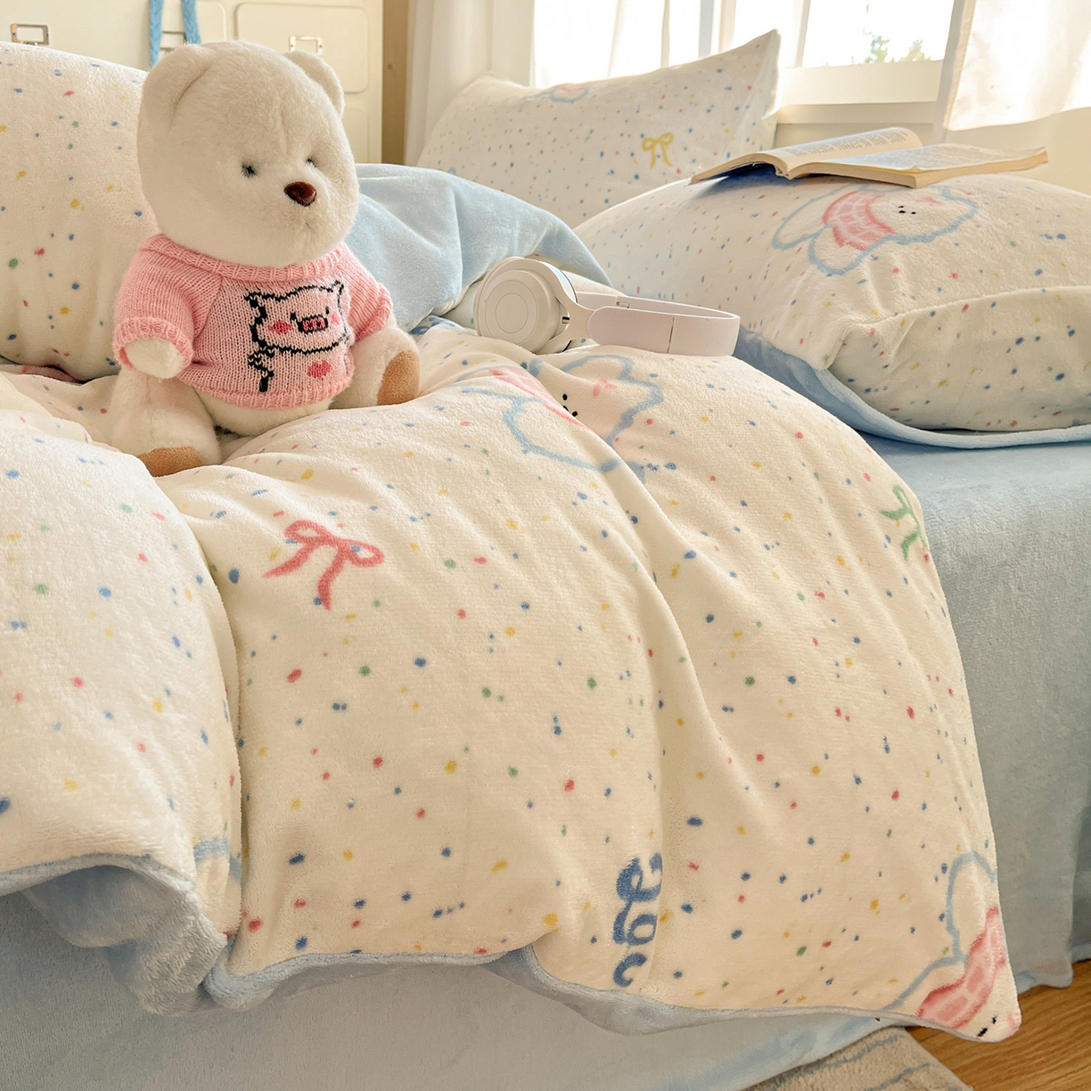 91家纺网 家纺一手货源 找家纺 吉象家纺 2025新款高克重牛奶绒印花被套 点点围脖狗