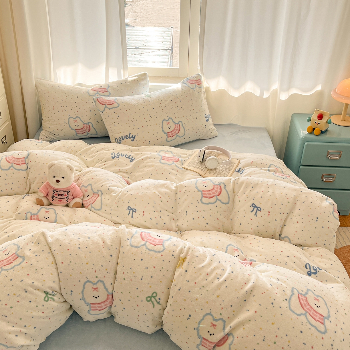 91家纺网 家纺一手货源 找家纺 吉象家纺 2025新款高克重牛奶绒印花被套 点点围脖狗