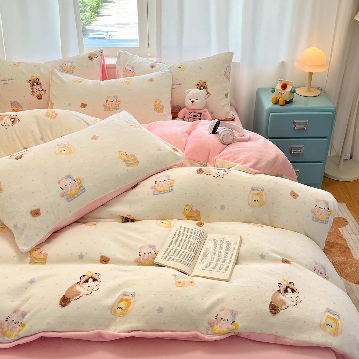 91家纺网 家纺一手货源 找家纺 吉象家纺 2025新款高克重牛奶绒印花被套 布偶猫