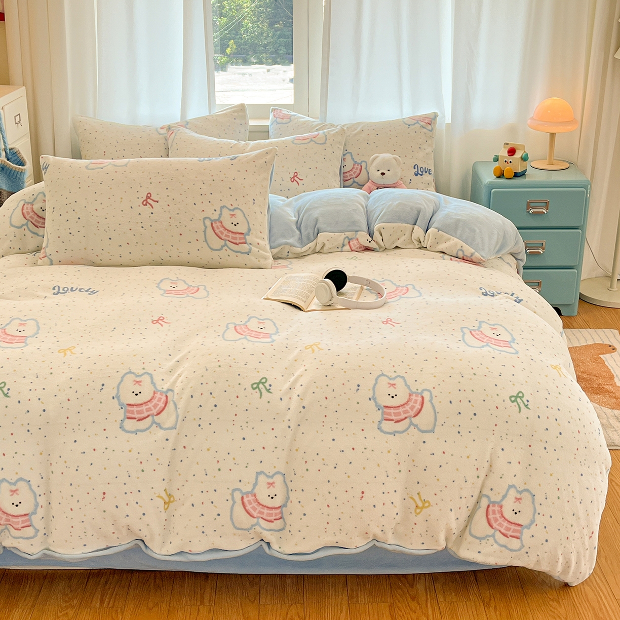 91家纺网 家纺一手货源 找家纺 吉象家纺 2025新款高克重牛奶绒印花被套 点点围脖狗