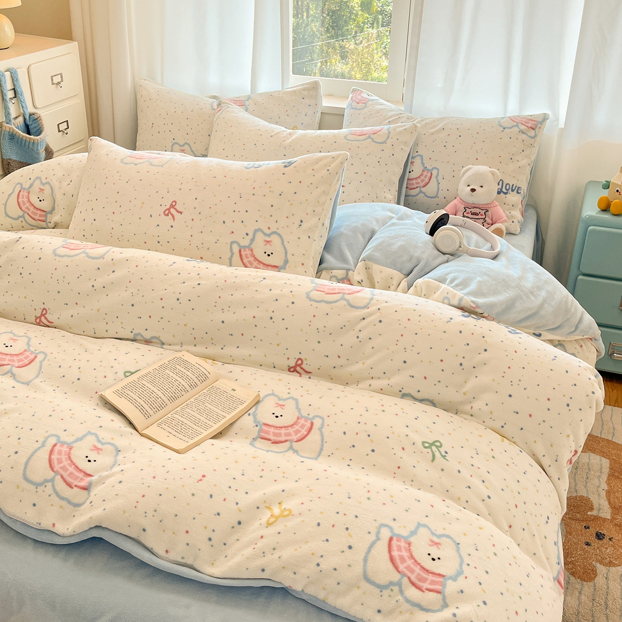 91家纺网 家纺一手货源 找家纺 吉象家纺 2025新款高克重牛奶绒印花被套 点点围脖狗