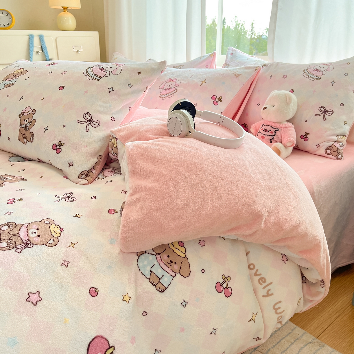 91家纺网 家纺一手货源 找家纺 吉象家纺 2025新款高克重牛奶绒印花被套 星星宠物