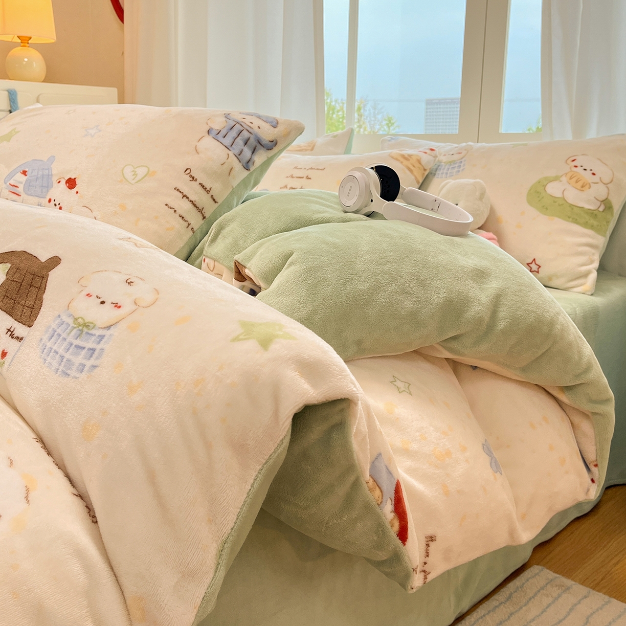 吉象家纺 2025新款高克重牛奶绒印花被套 奶萌修狗