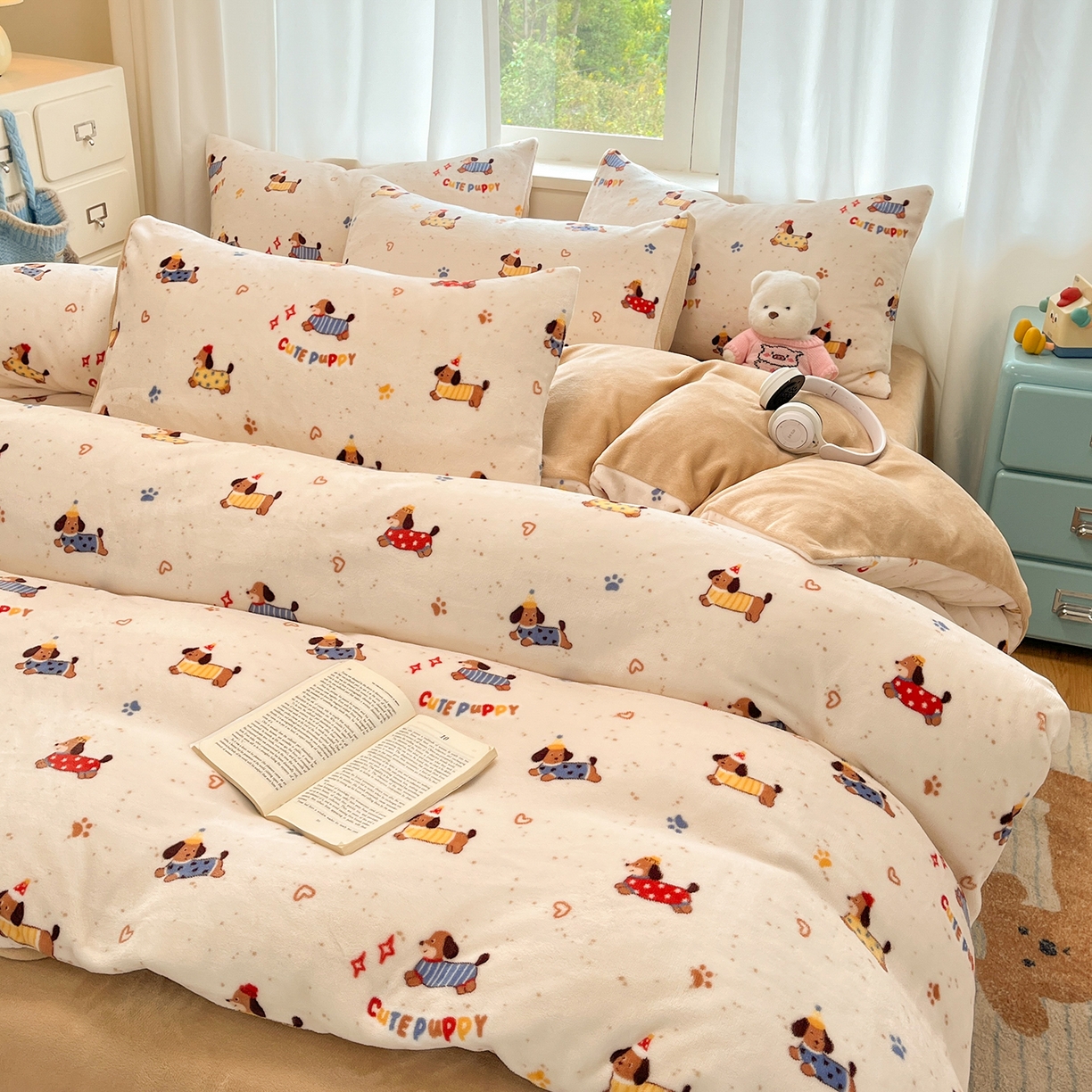 91家纺网 家纺一手货源 找家纺 吉象家纺 2025新款高克重牛奶绒印花被套 狗狗乐园