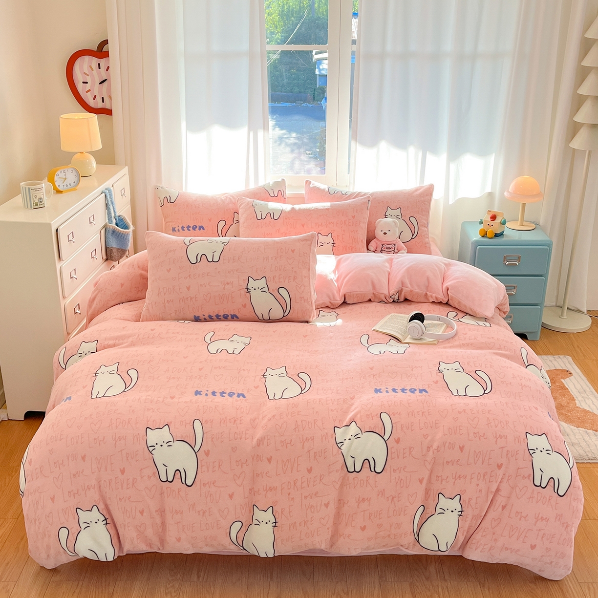 91家纺网 家纺一手货源 找家纺 吉象家纺 2025新款高克重牛奶绒印花被套 粉色猫咪