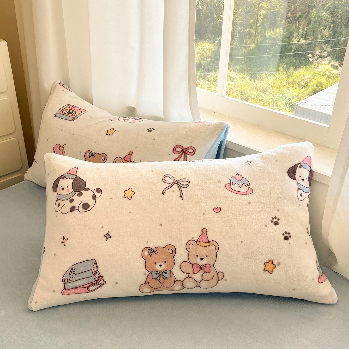 91家纺网 家纺一手货源 找家纺 吉象家纺 2025新款高克重牛奶绒印花被套 音乐熊仔