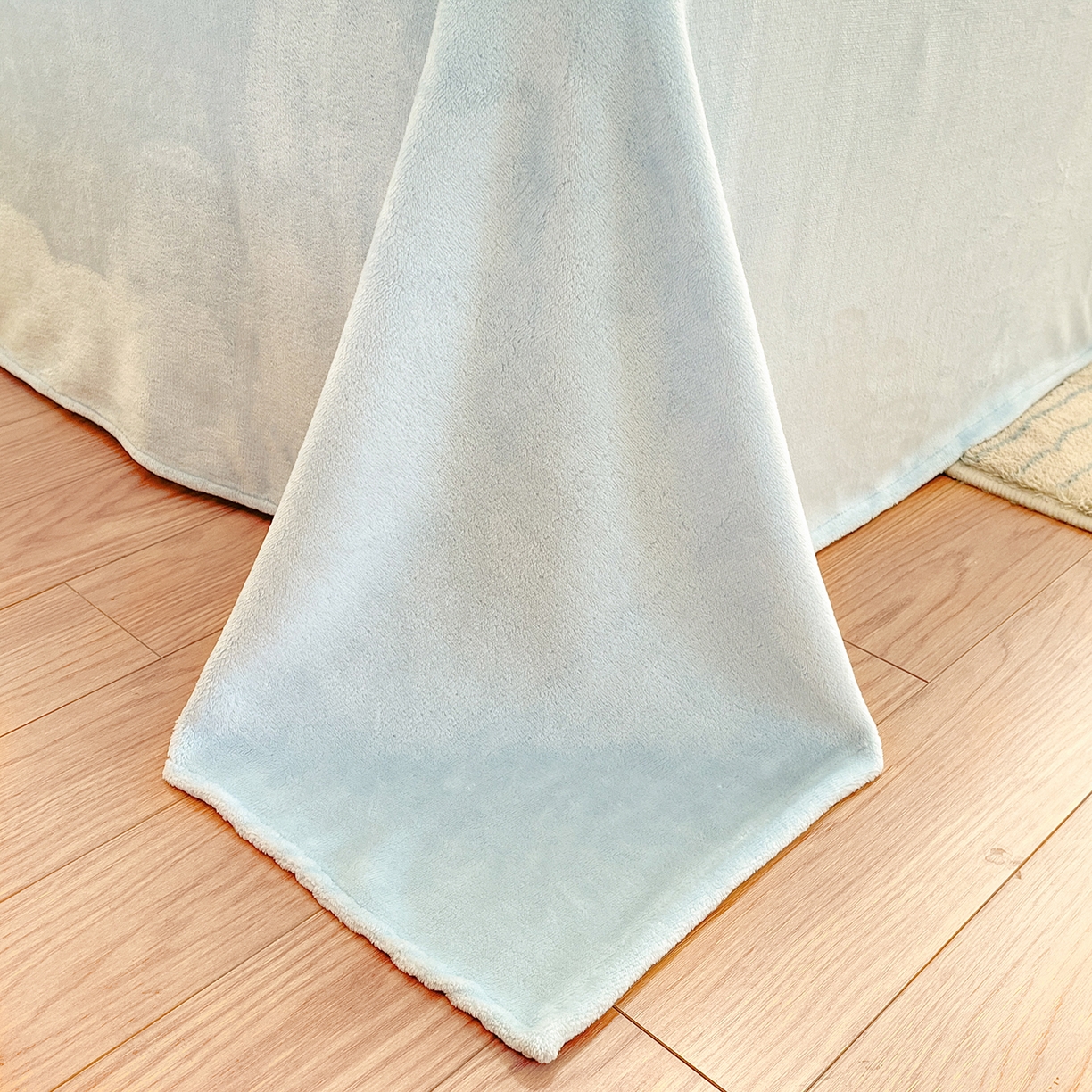 91家纺网 家纺一手货源 找家纺 吉象家纺 2025新款高克重牛奶绒印花被套 音乐熊仔