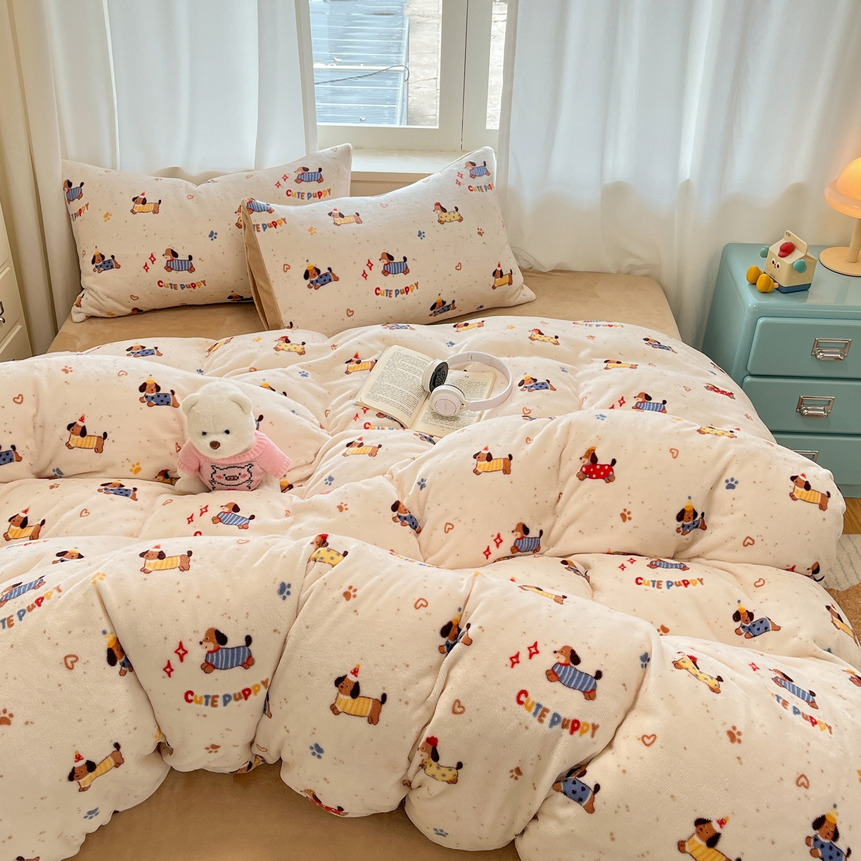 91家纺网 家纺一手货源 找家纺 吉象家纺 2025新款高克重牛奶绒印花被套 狗狗乐园