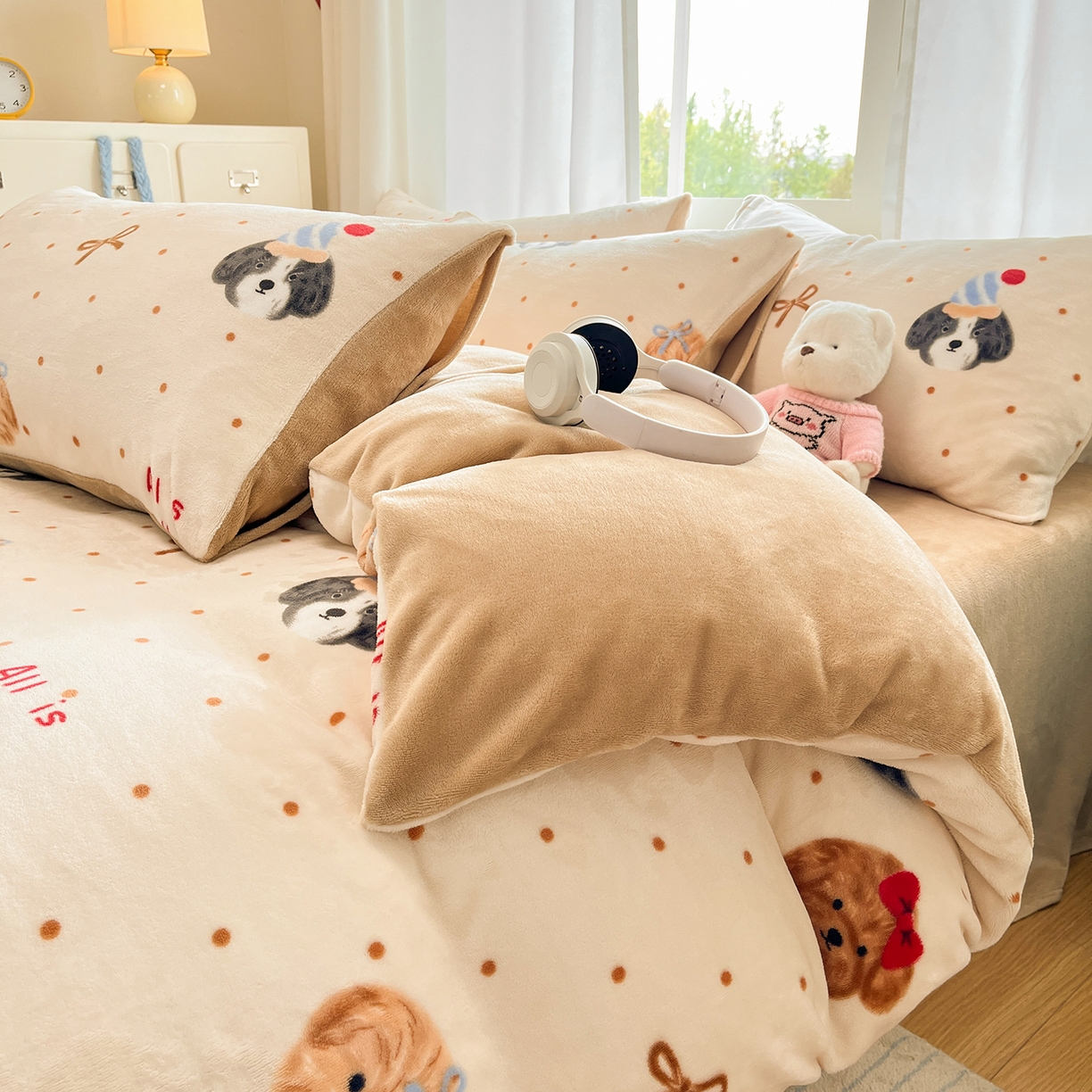 91家纺网 家纺一手货源 找家纺 吉象家纺 2025新款高克重牛奶绒印花被套 好伙伴