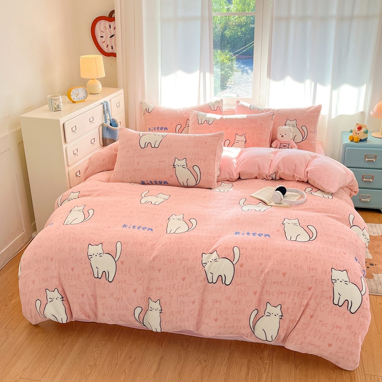 91家纺网 家纺一手货源 找家纺 吉象家纺 2025新款高克重牛奶绒印花被套 粉色猫咪