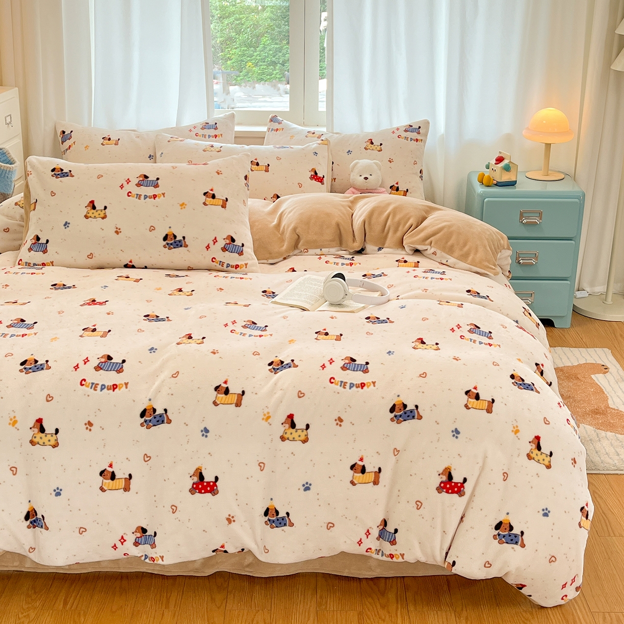 91家纺网 家纺一手货源 找家纺 吉象家纺 2025新款高克重牛奶绒印花被套 狗狗乐园