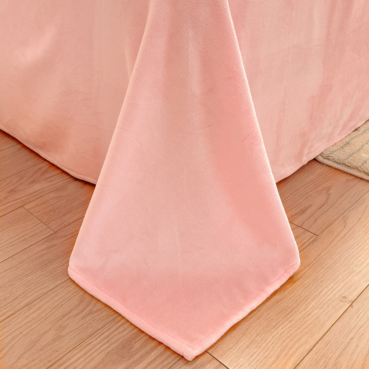 91家纺网 家纺一手货源 找家纺 吉象家纺 2025新款高克重牛奶绒印花被套 粉色猫咪