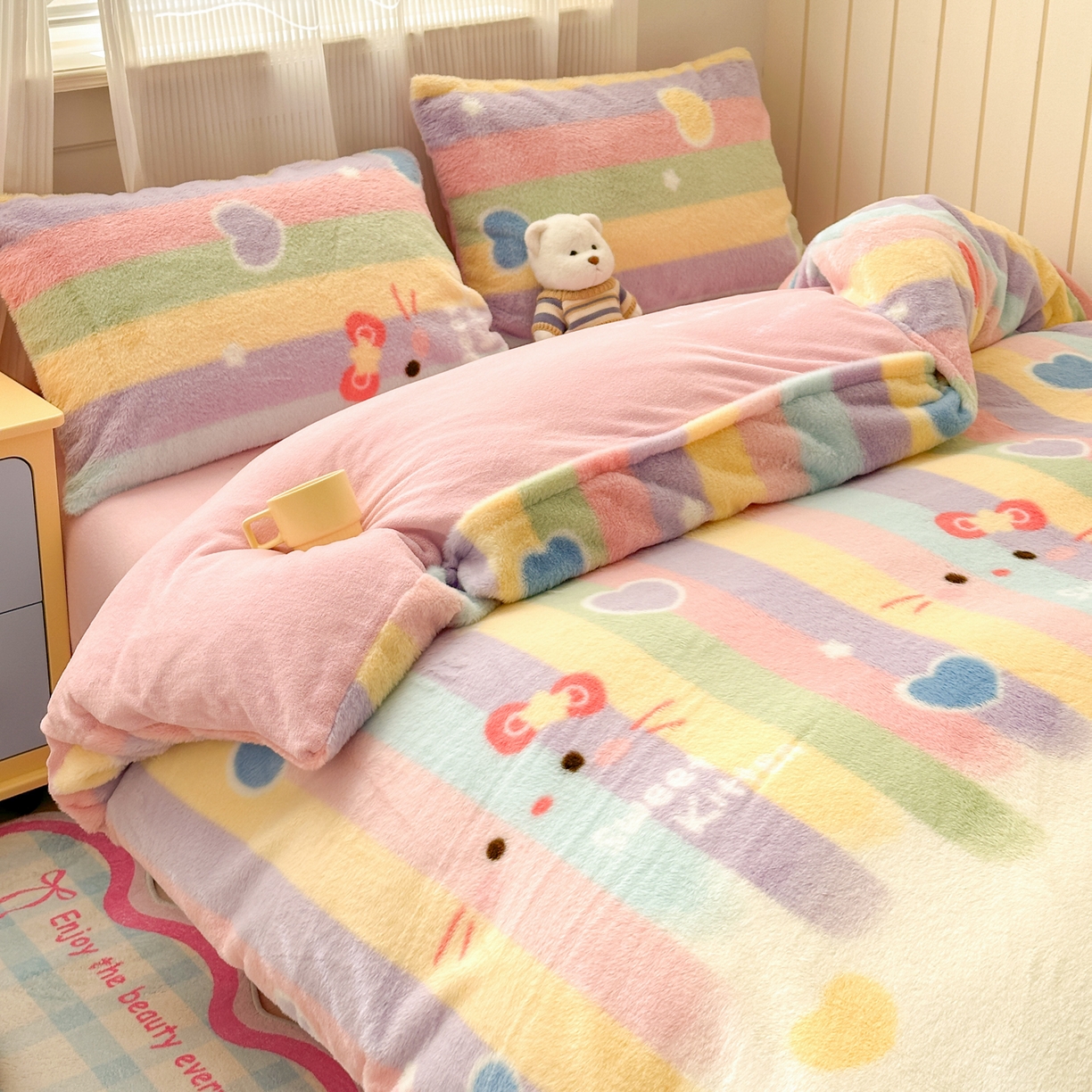 91家纺网 家纺一手货源 找家纺 乐童家纺 2025新款高克重兔毛牛奶绒四件套兔毛彩虹KT