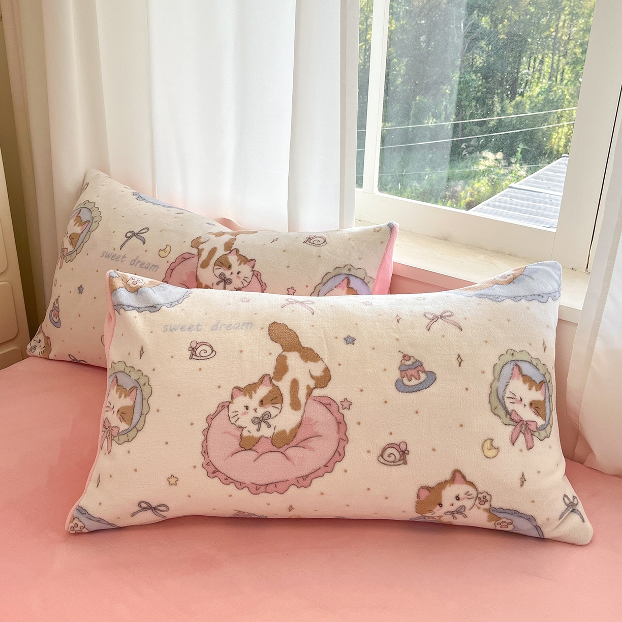 91家纺网 家纺一手货源 找家纺 吉象家纺 2025新款高克重牛奶绒印花被套 萝莉猫咪