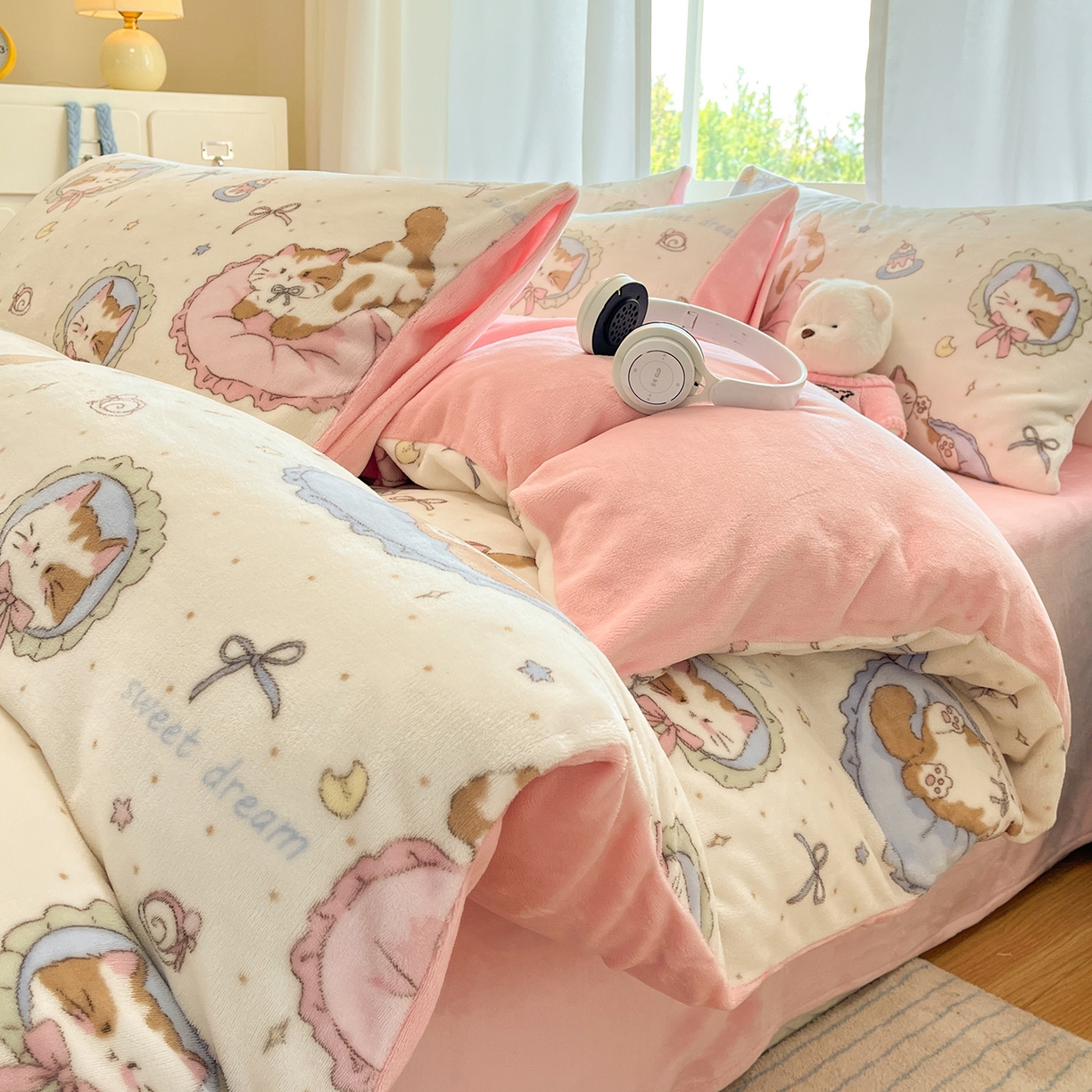 吉象家纺 2025新款高克重牛奶绒印花被套 萝莉猫咪