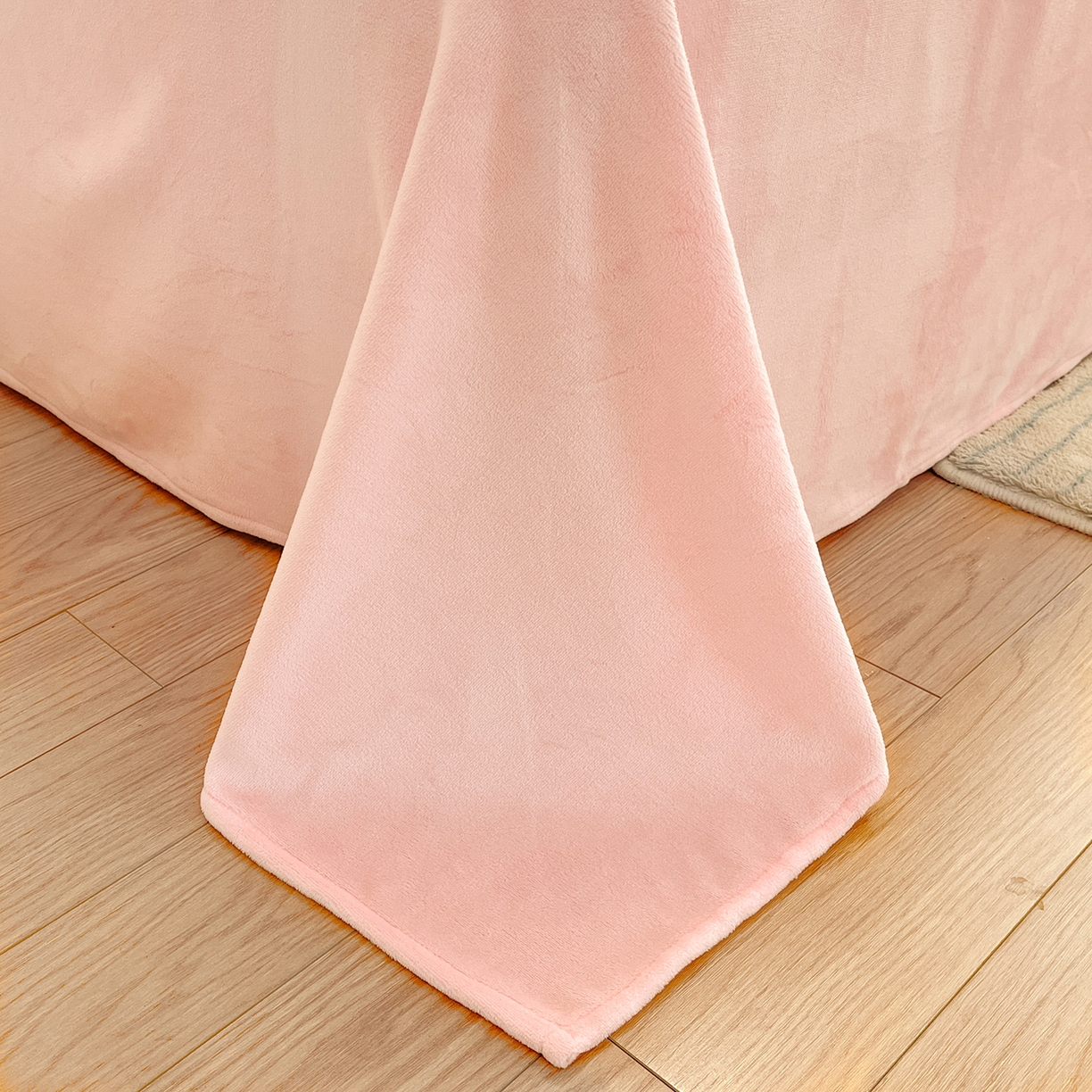 91家纺网 家纺一手货源 找家纺 吉象家纺 2025新款高克重牛奶绒印花被套 萝莉猫咪