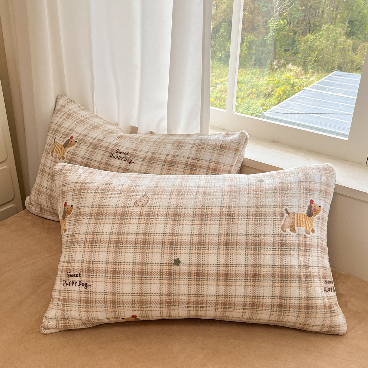 91家纺网 家纺一手货源 找家纺 吉象家纺 2025新款高克重牛奶绒印花被套 格子樱桃狗