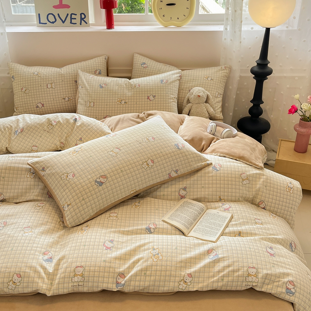 91家纺网 家纺一手货源 找家纺 吉象家纺 2025新款全棉牛奶绒印花四件套 棉绒-格子熊