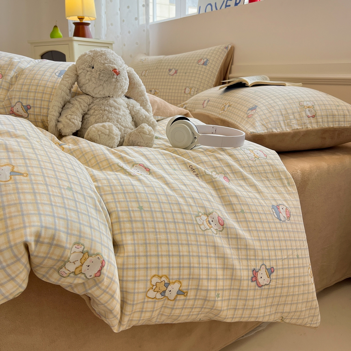 91家纺网 家纺一手货源 找家纺 吉象家纺 2025新款全棉牛奶绒印花四件套 棉绒-格子熊