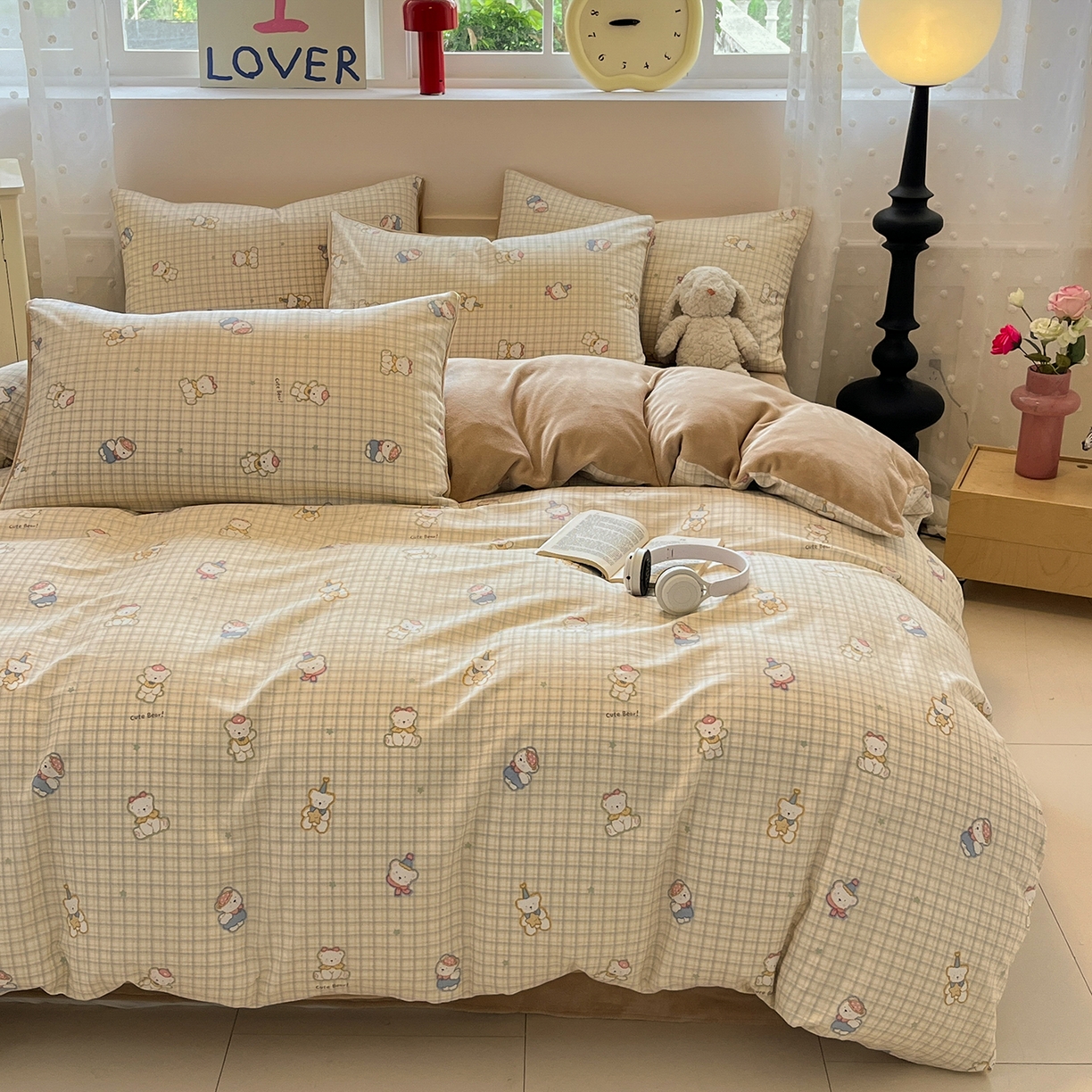 91家纺网 家纺一手货源 找家纺 吉象家纺 2025新款全棉牛奶绒印花四件套 棉绒-格子熊