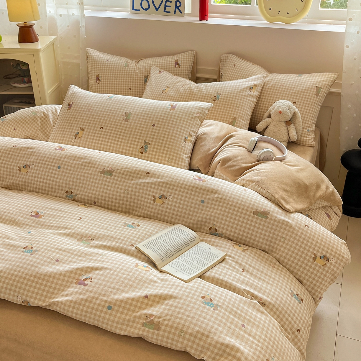 91家纺网 家纺一手货源 找家纺 吉象家纺 2025新款全棉牛奶绒印花四件套 棉绒-狗狗派对