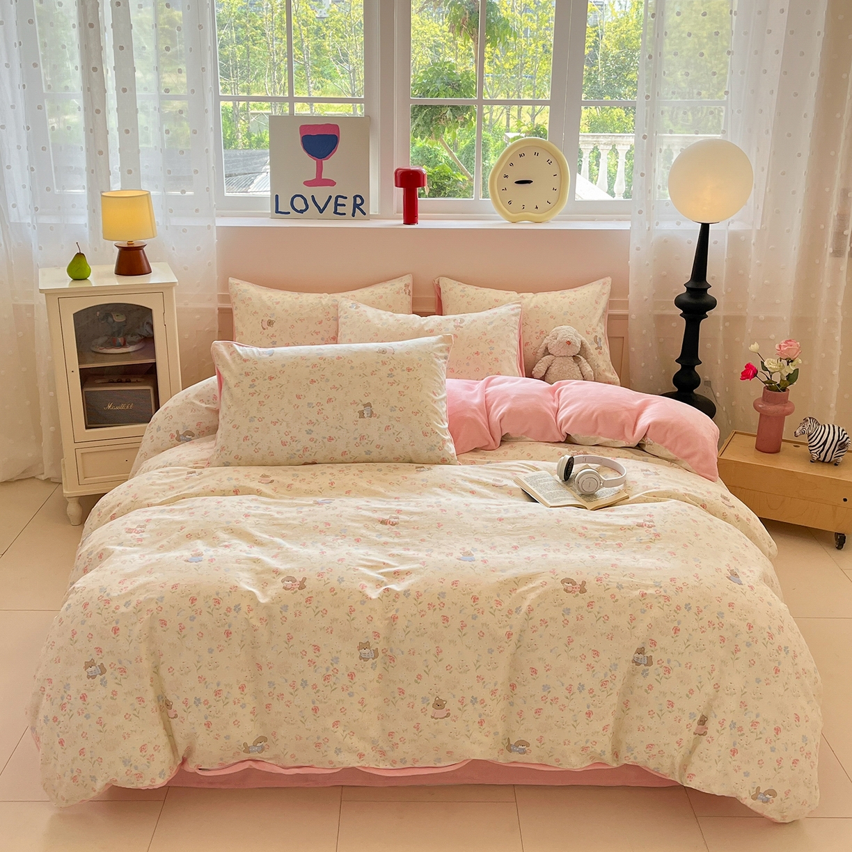 91家纺网 家纺一手货源 找家纺 吉象家纺 2025新款全棉牛奶绒印花四件套 棉绒-花丛小狗