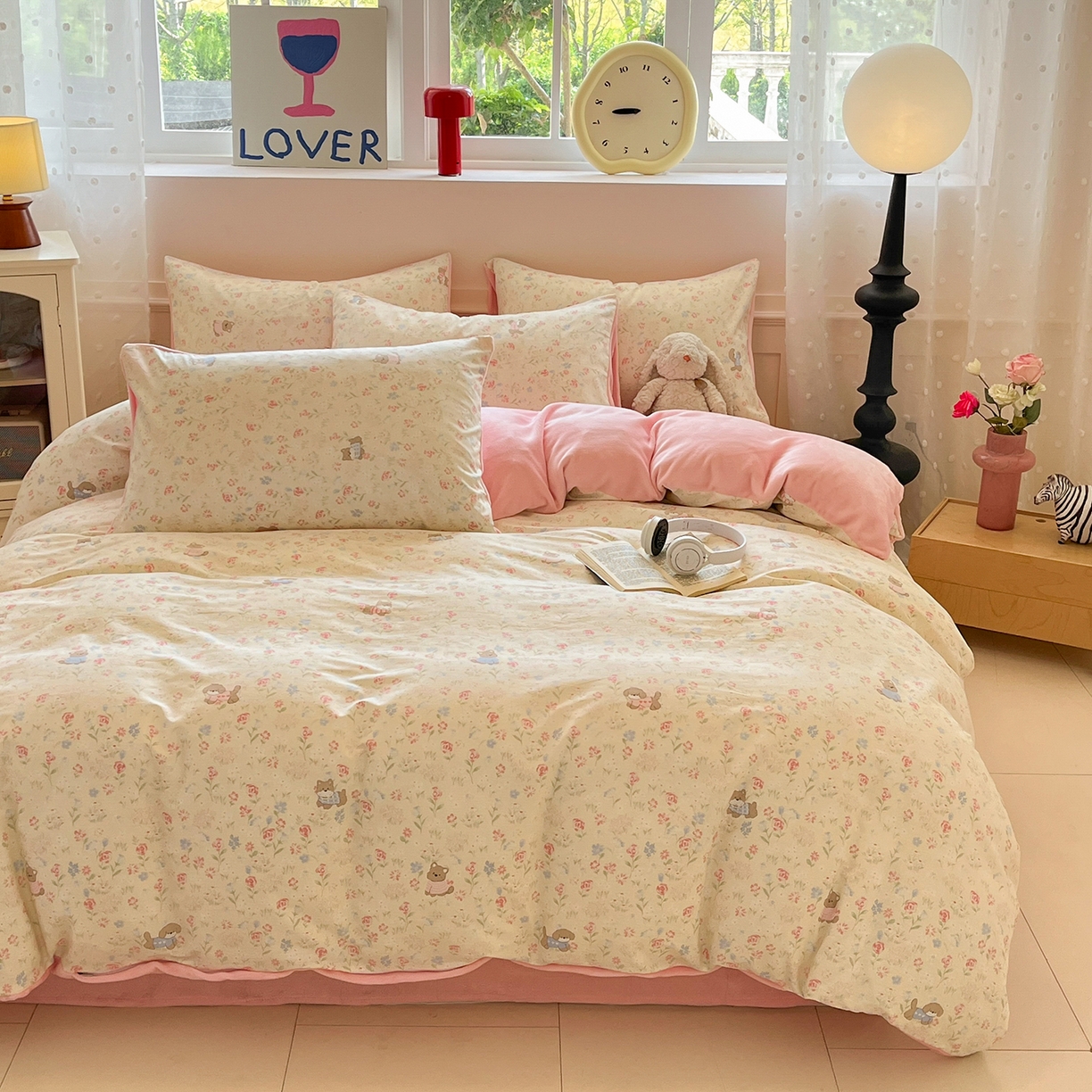 91家纺网 家纺一手货源 找家纺 吉象家纺 2025新款全棉牛奶绒印花四件套 棉绒-花丛小狗